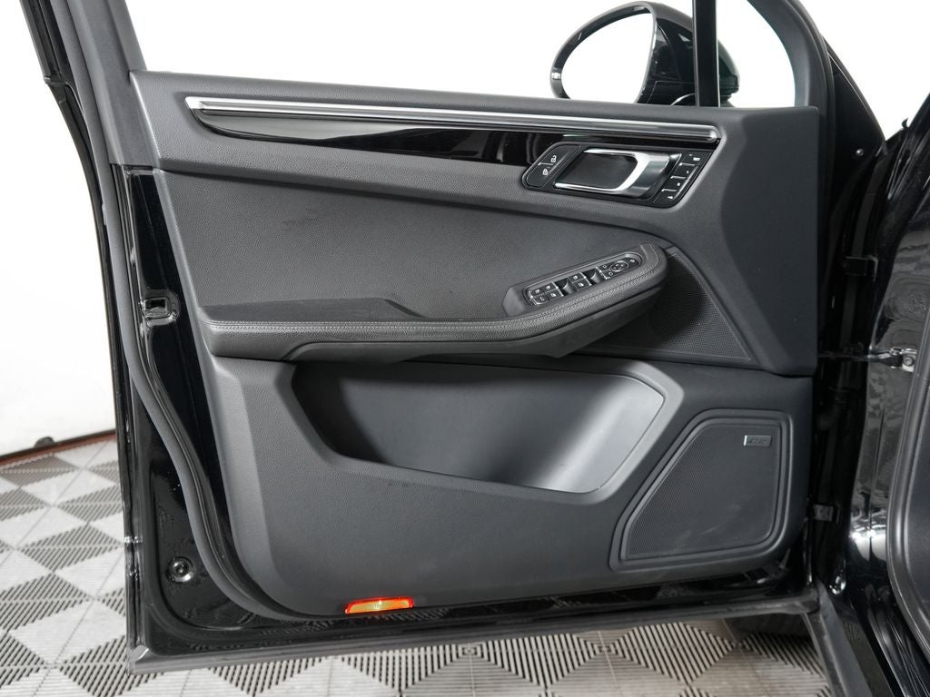 2023 Porsche Macan Base