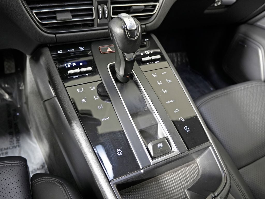 2023 Porsche Macan Base