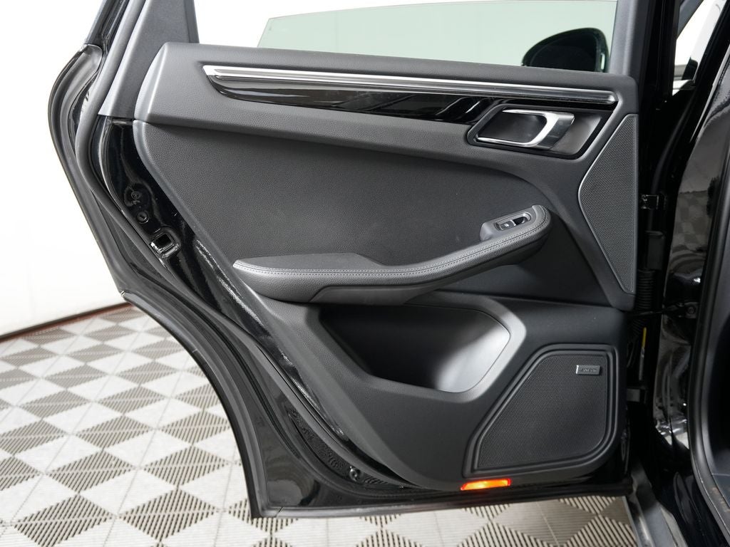 2023 Porsche Macan Base