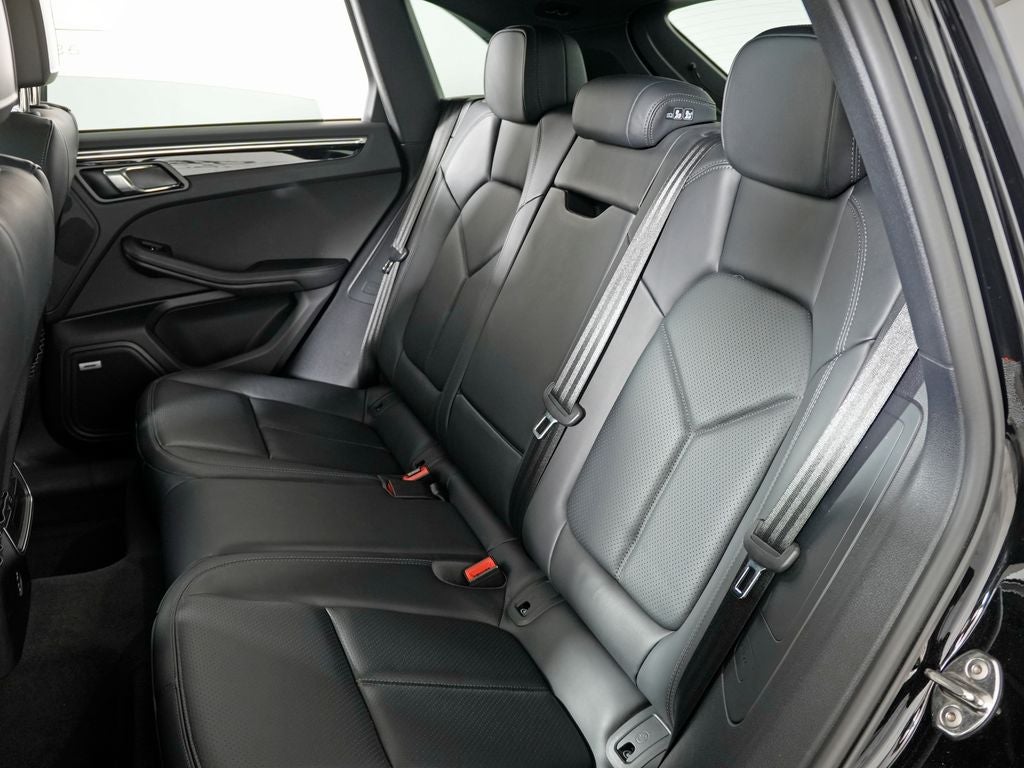 2023 Porsche Macan Base