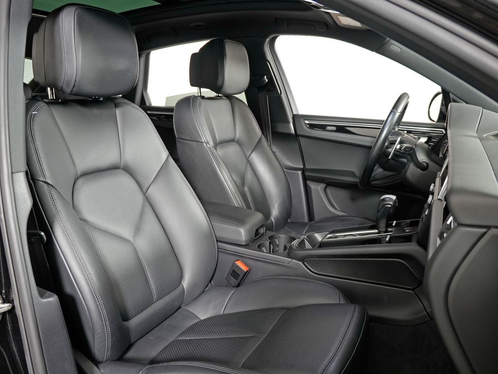 2023 Porsche Macan Base