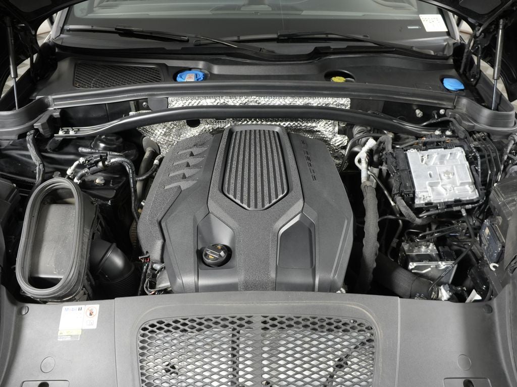 2023 Porsche Macan Base
