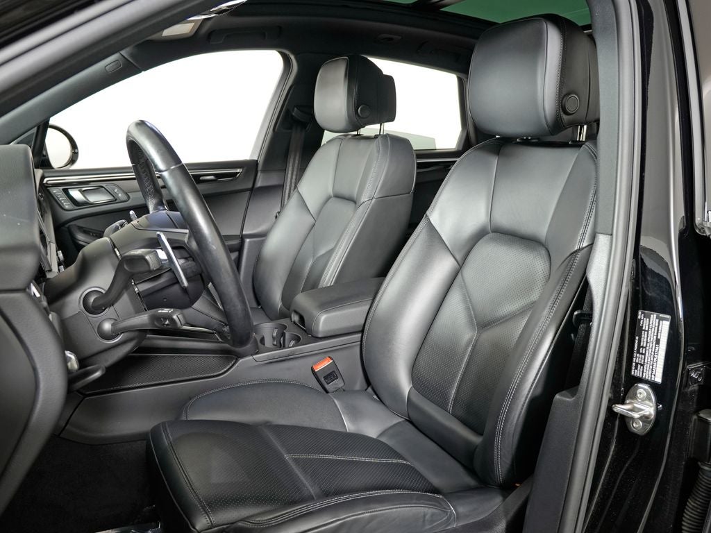 2023 Porsche Macan Base