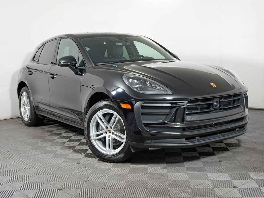 2023 Porsche Macan Base
