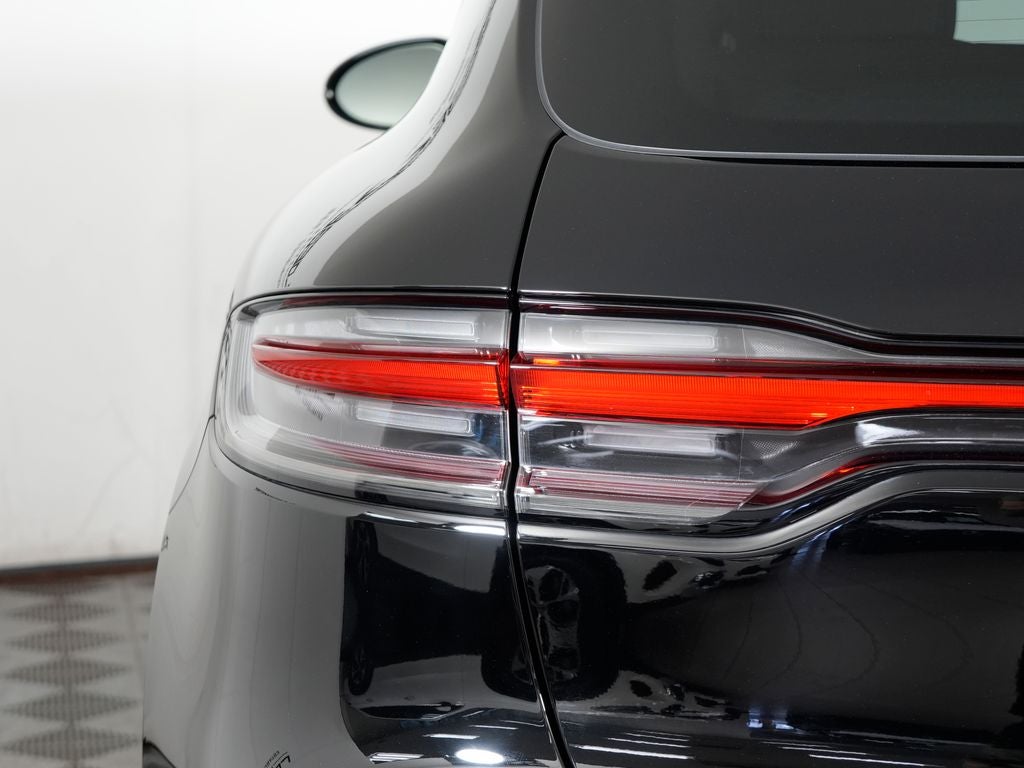 2023 Porsche Macan Base