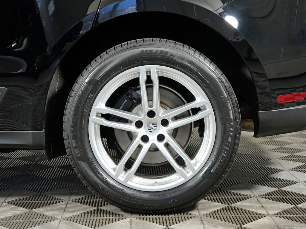 2023 Porsche Macan Base