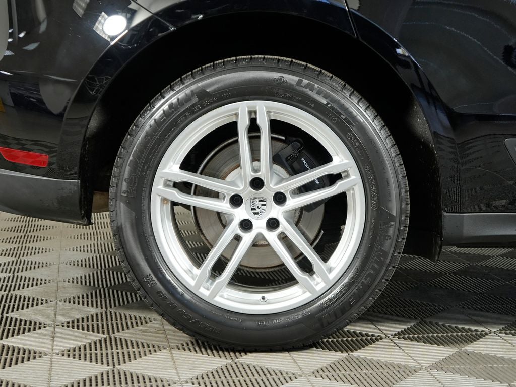 2023 Porsche Macan Base
