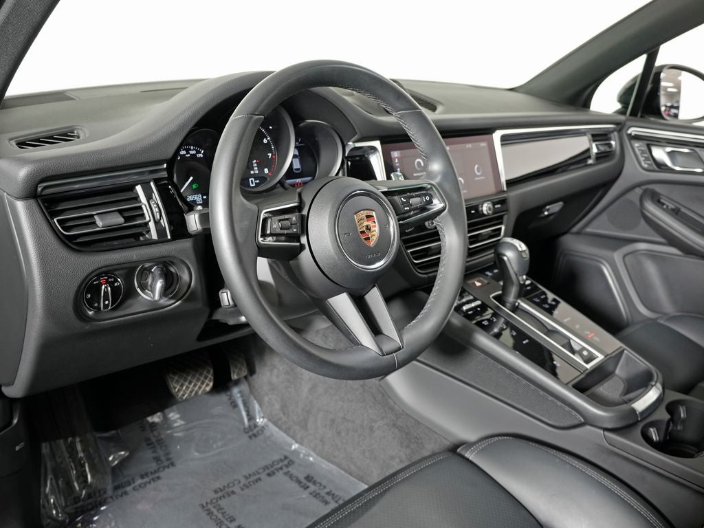 2023 Porsche Macan Base