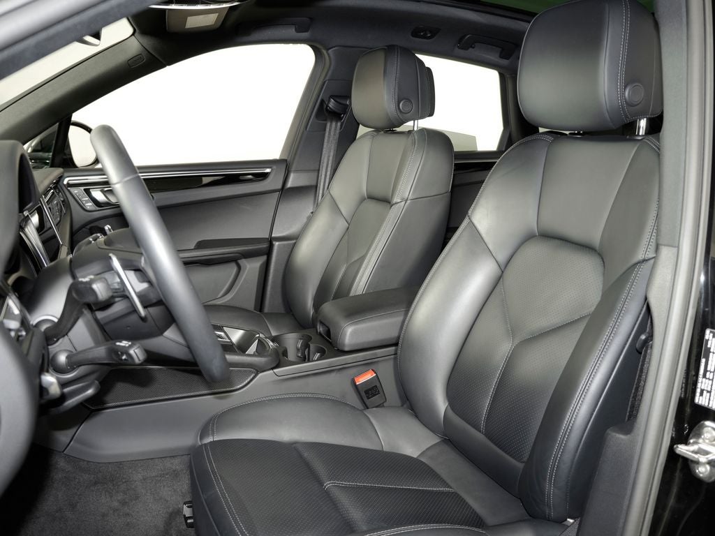2023 Porsche Macan Base