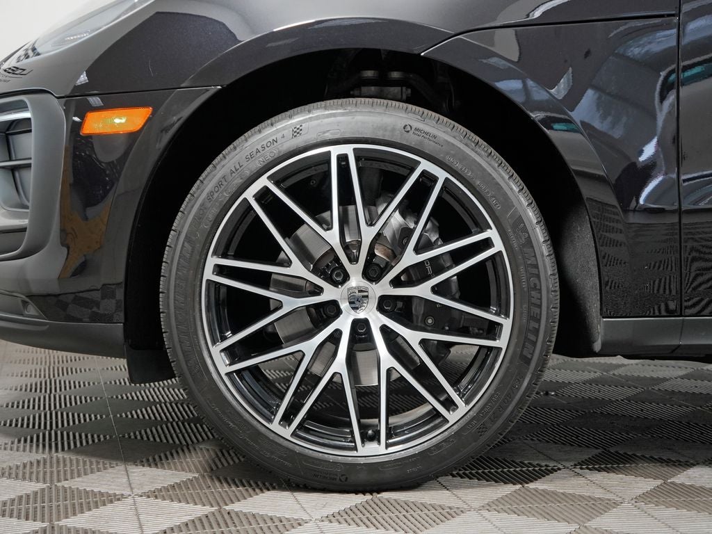 2025 Porsche Macan Base