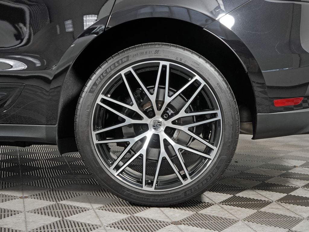 2025 Porsche Macan Base