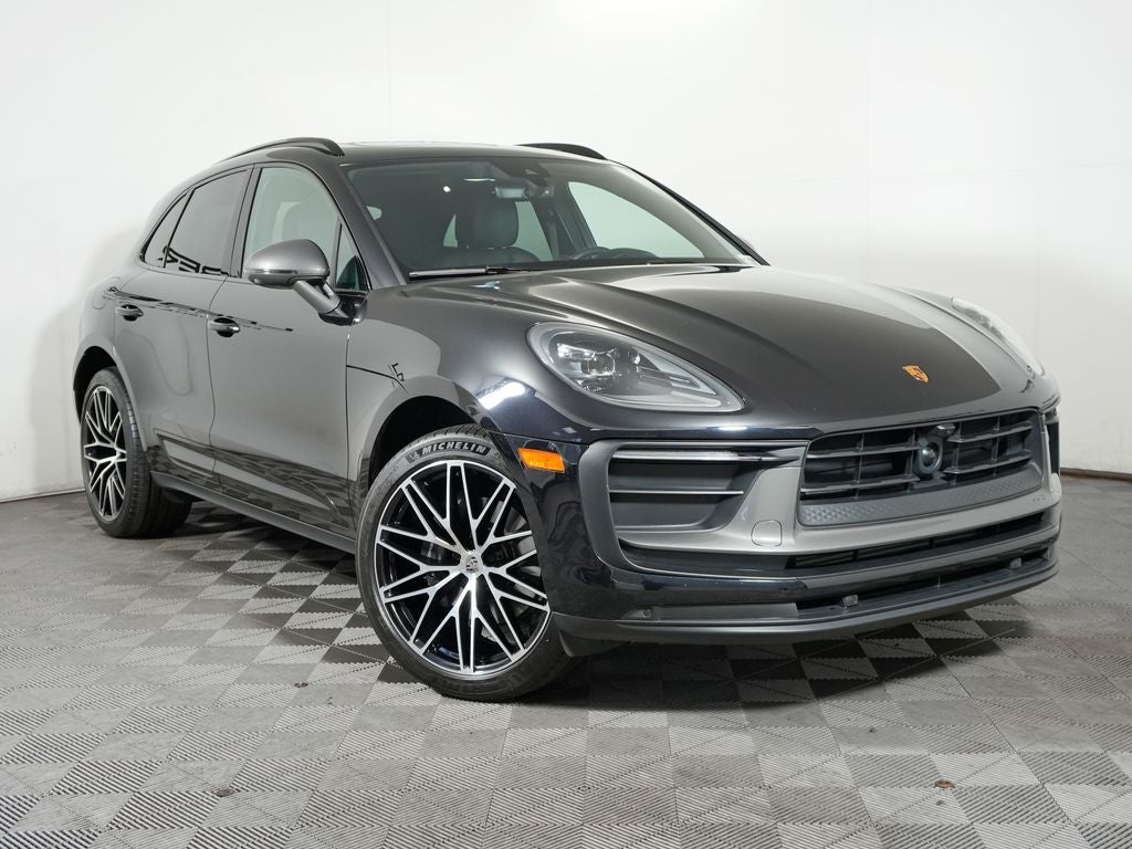 2025 Porsche Macan Base