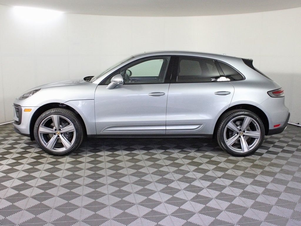 2025 Porsche Macan Base