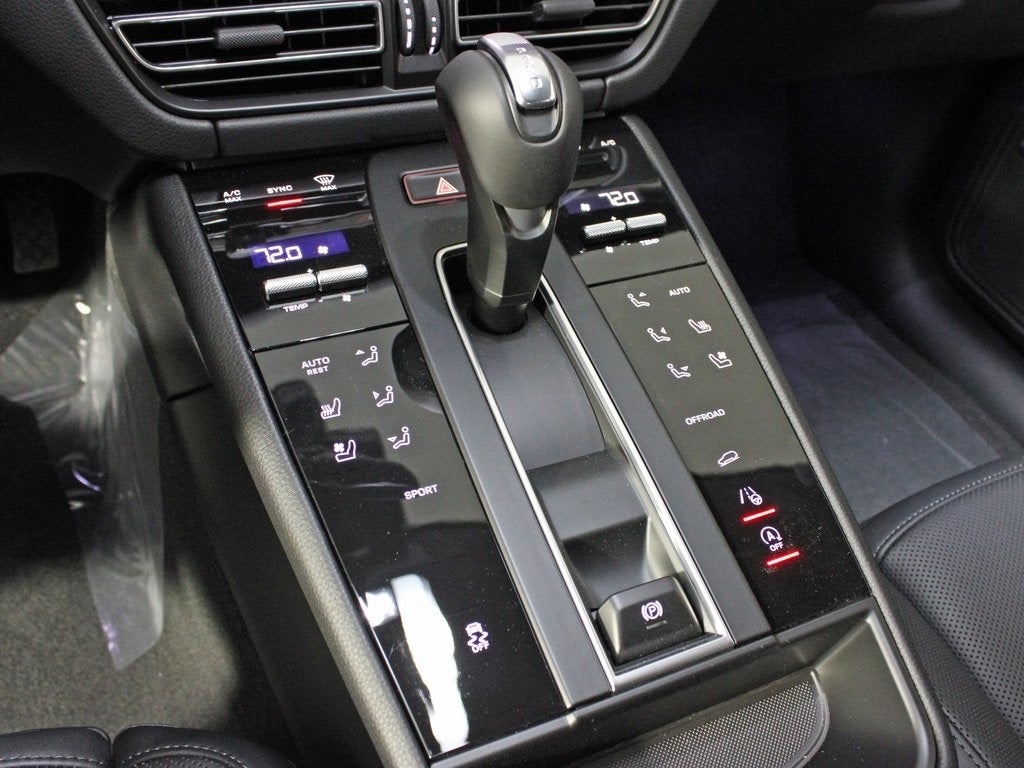 2025 Porsche Macan Base