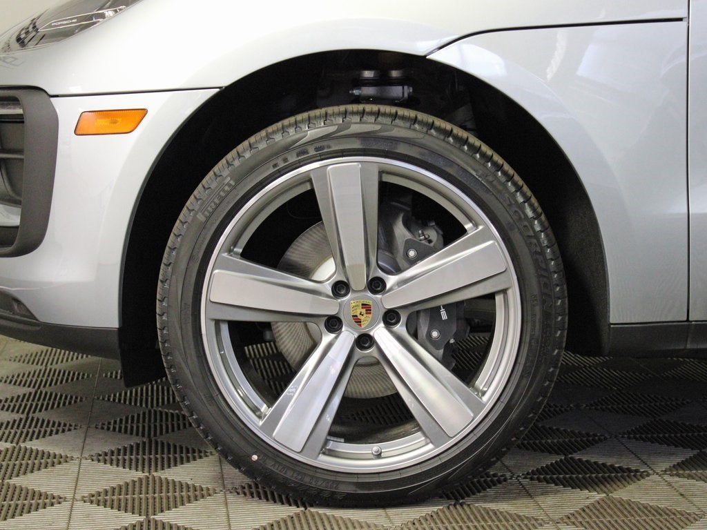 2025 Porsche Macan Base