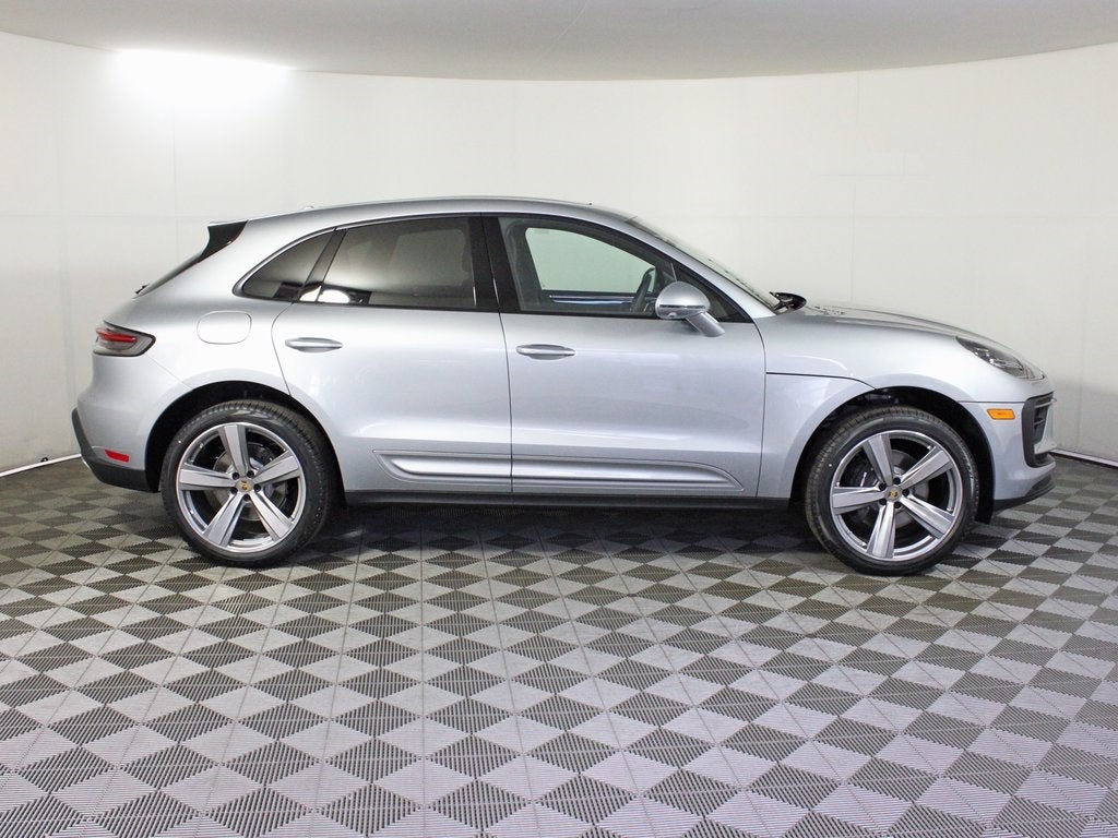2025 Porsche Macan Base