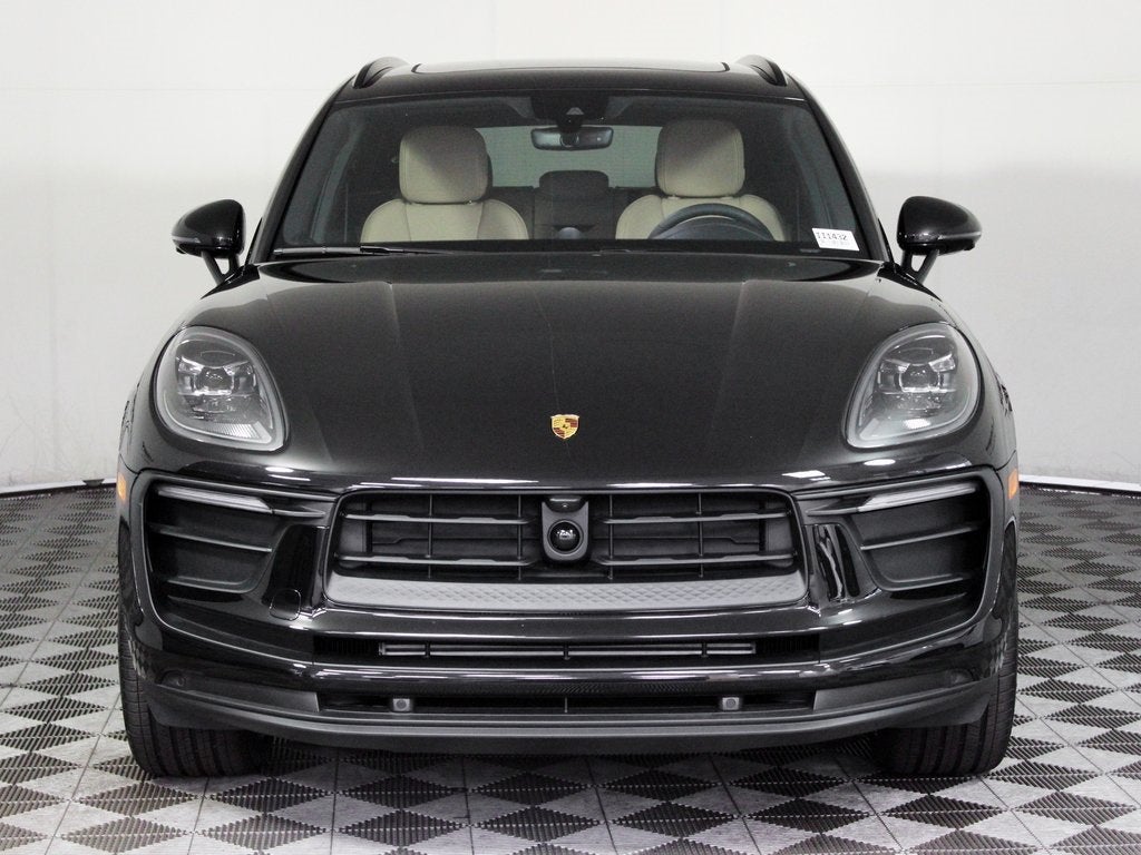 2025 Porsche Macan Base