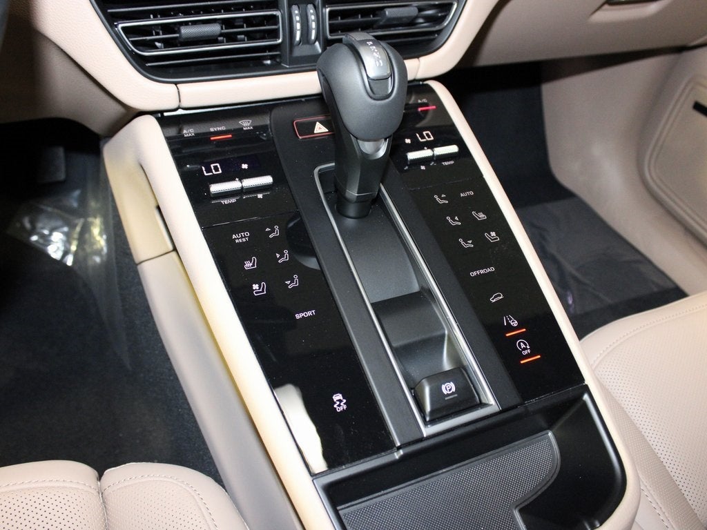 2025 Porsche Macan Base