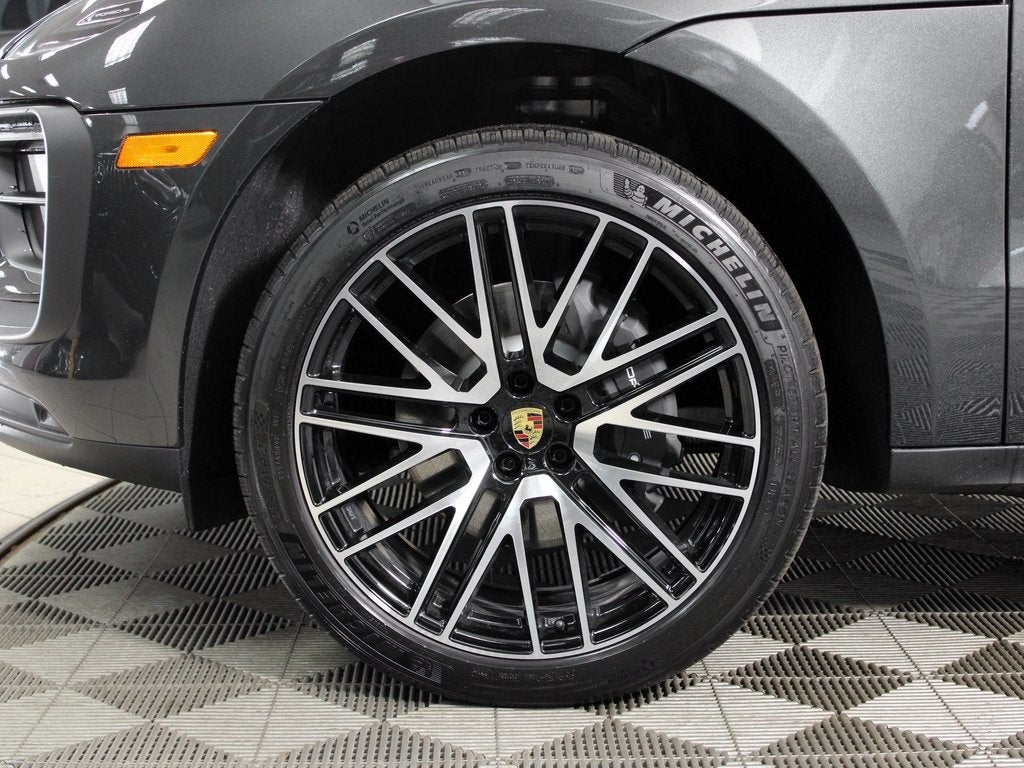 2026 Porsche Macan Base