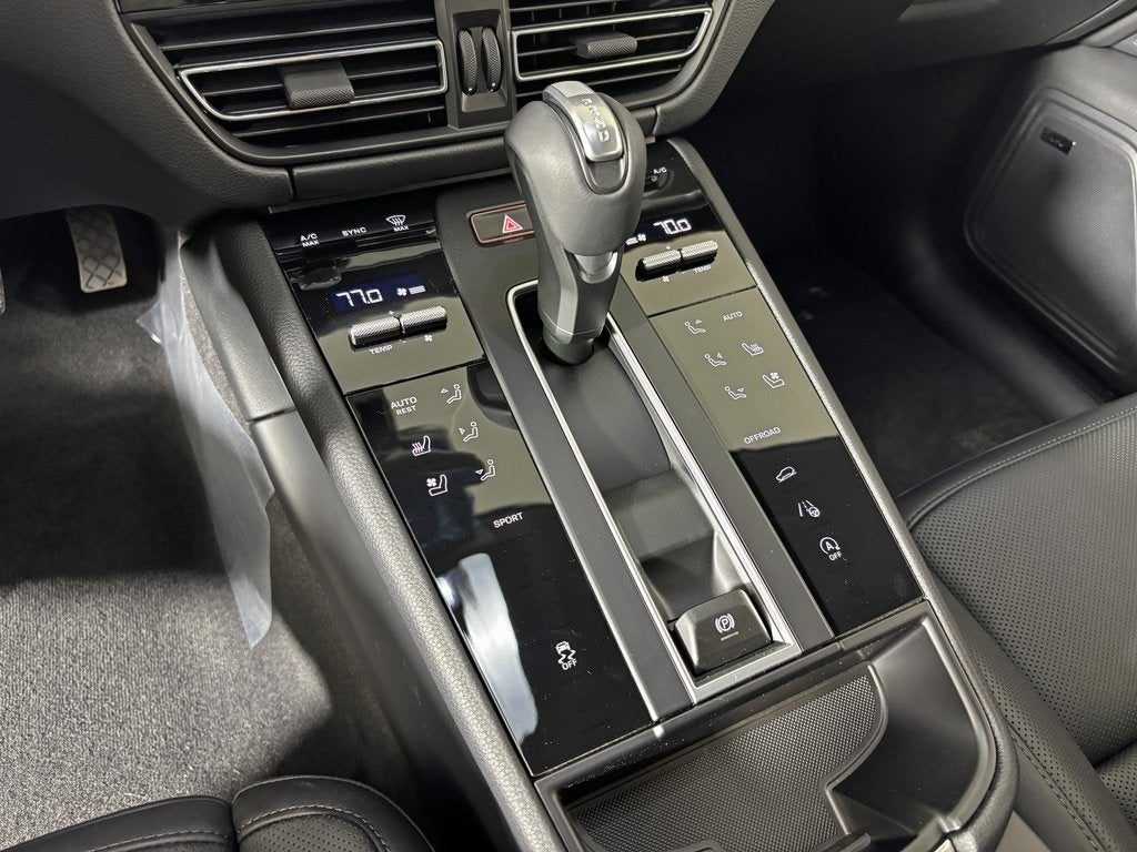 2026 Porsche Macan Base