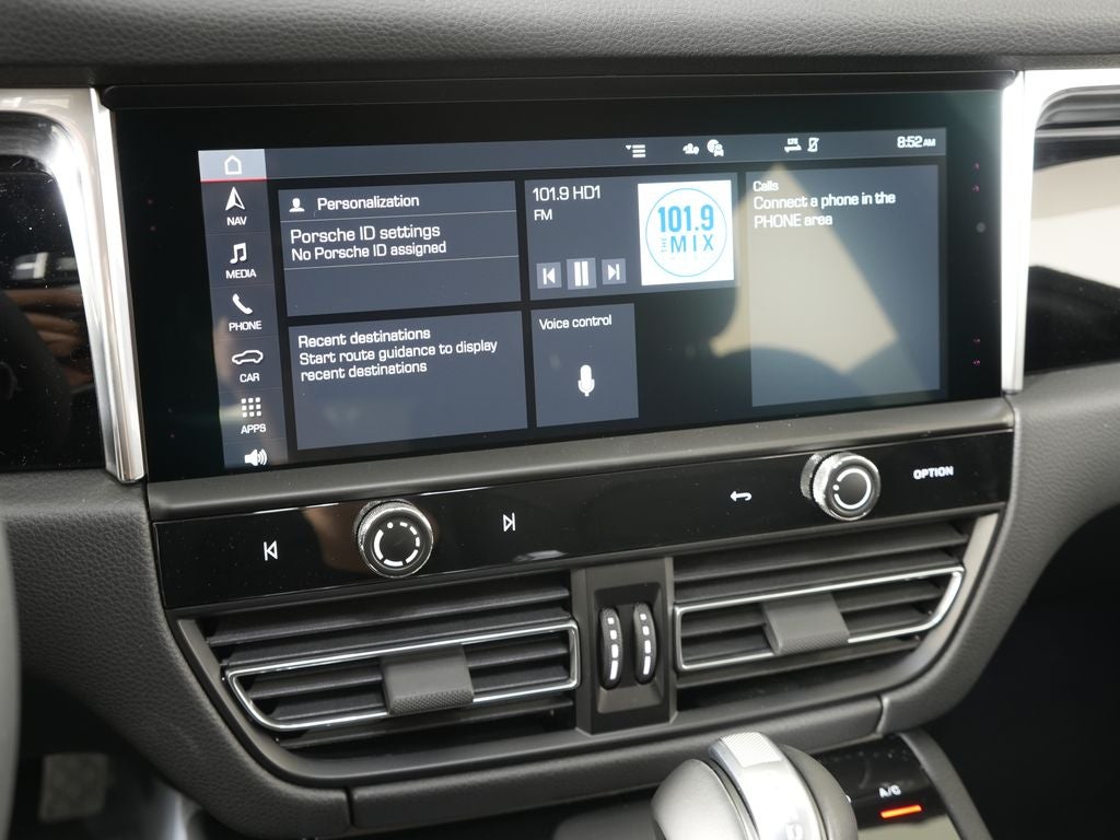 2026 Porsche Macan Base