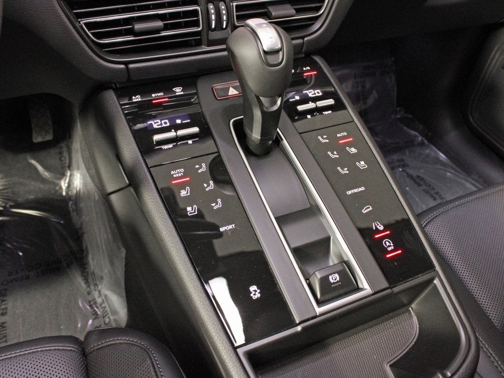 2025 Porsche Macan Base