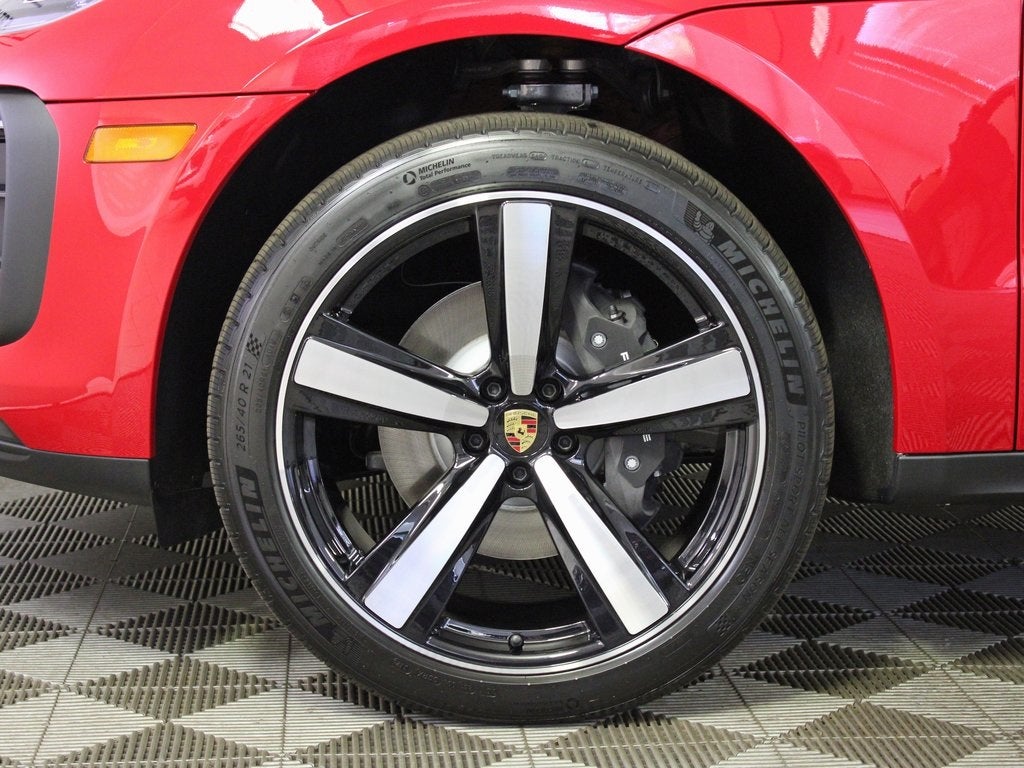 2025 Porsche Macan Base