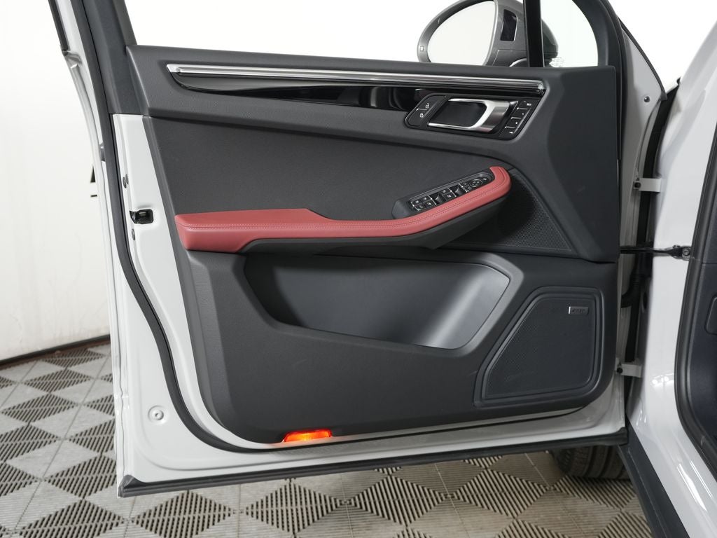 2026 Porsche Macan T