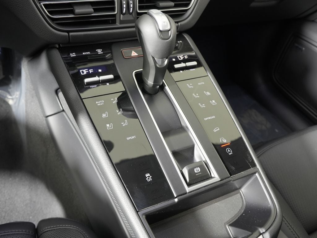 2026 Porsche Macan Base