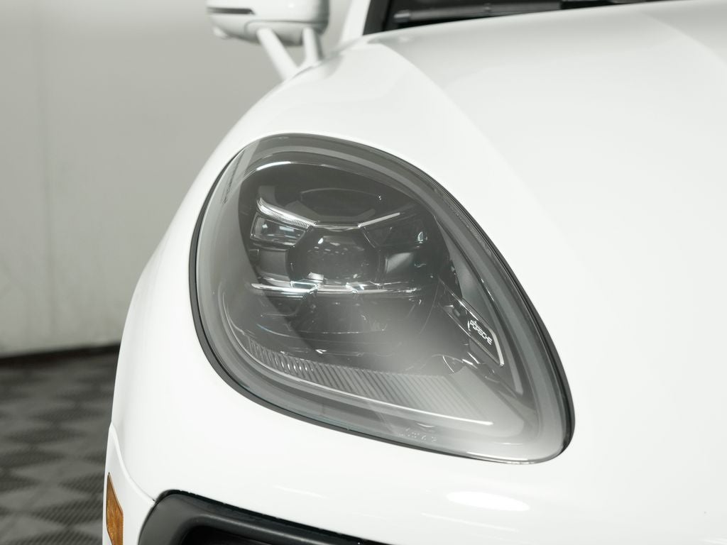 2023 Porsche Macan Base
