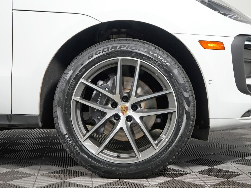 2023 Porsche Macan Base