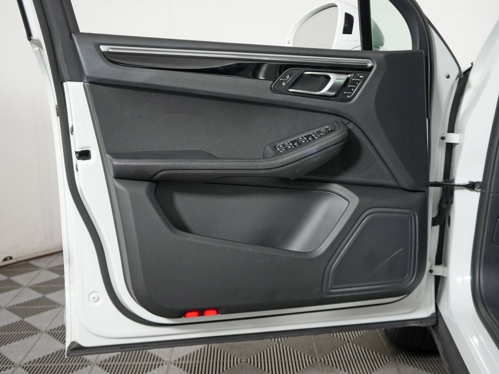 2023 Porsche Macan Base