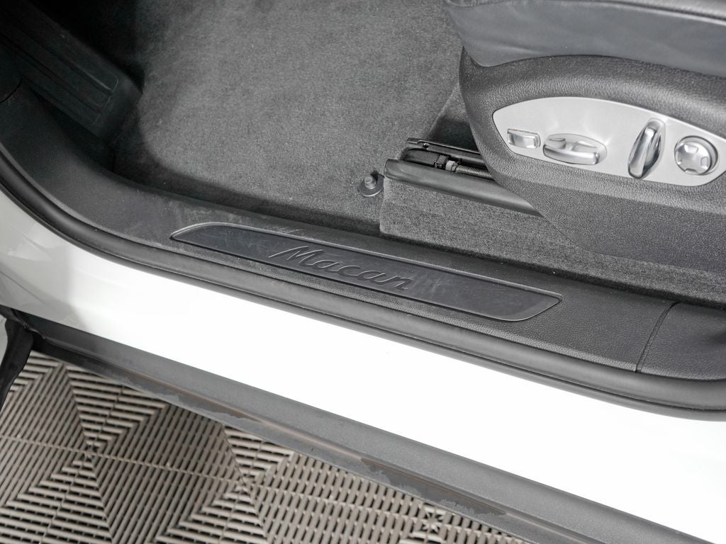 2023 Porsche Macan Base