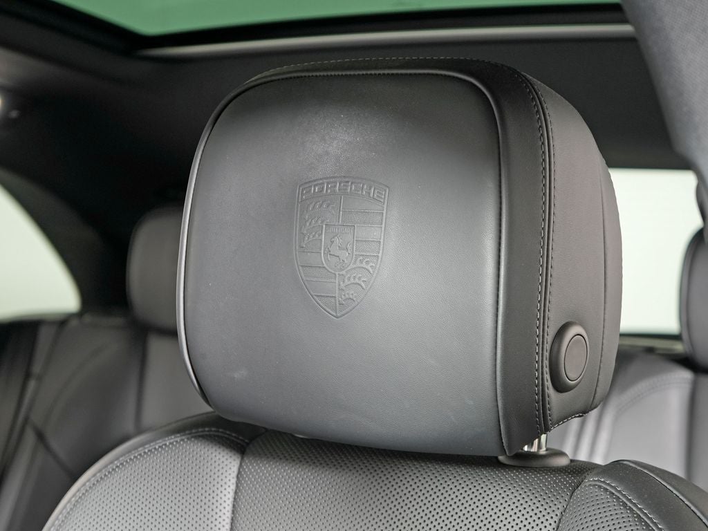 2023 Porsche Macan Base
