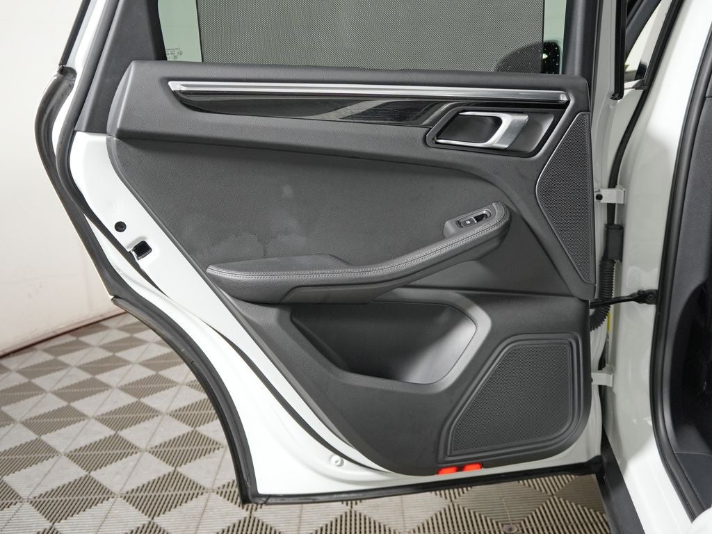 2023 Porsche Macan Base