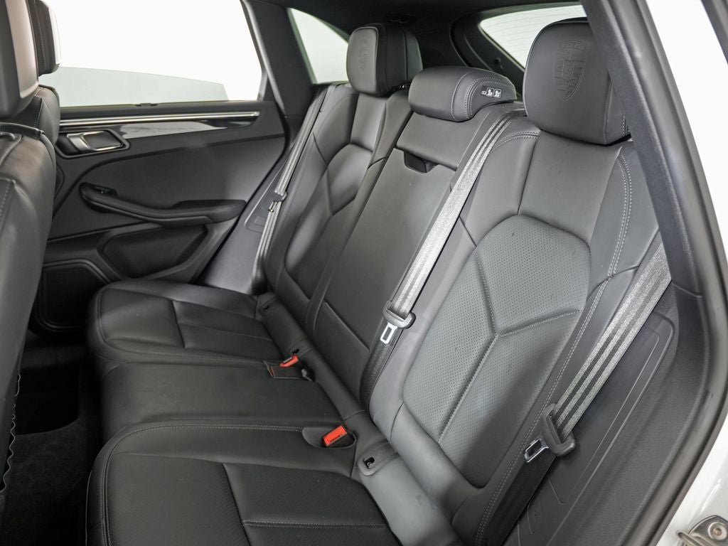 2023 Porsche Macan Base