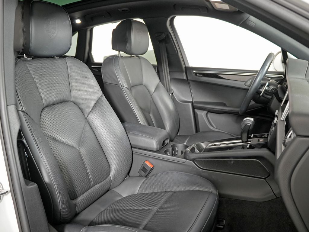 2023 Porsche Macan Base