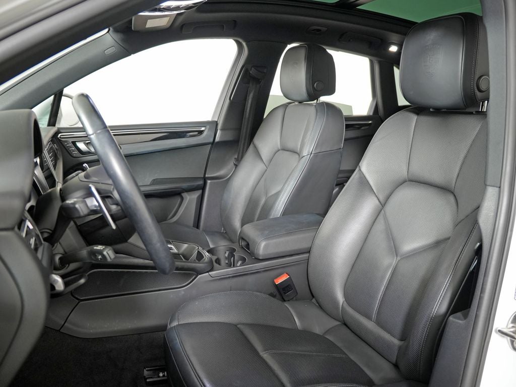 2023 Porsche Macan Base