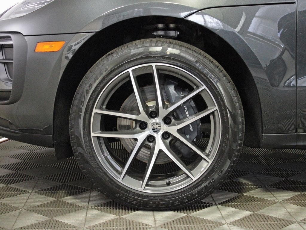 2025 Porsche Macan Base