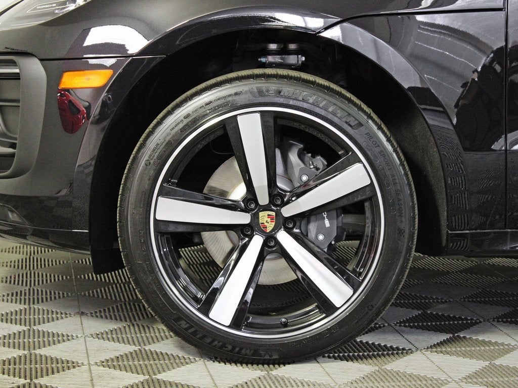 2025 Porsche Macan Base