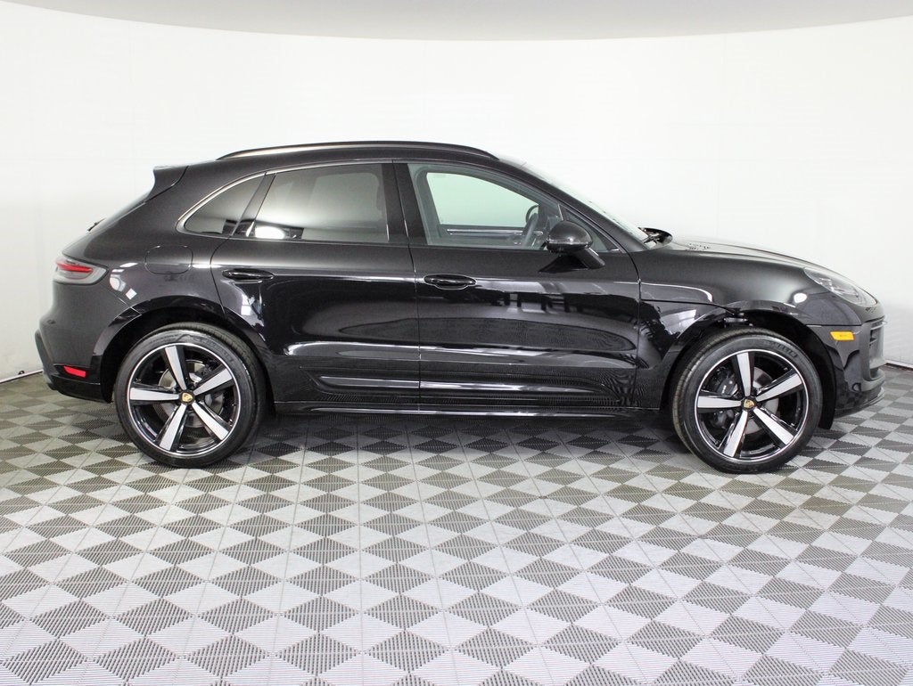 2025 Porsche Macan Base