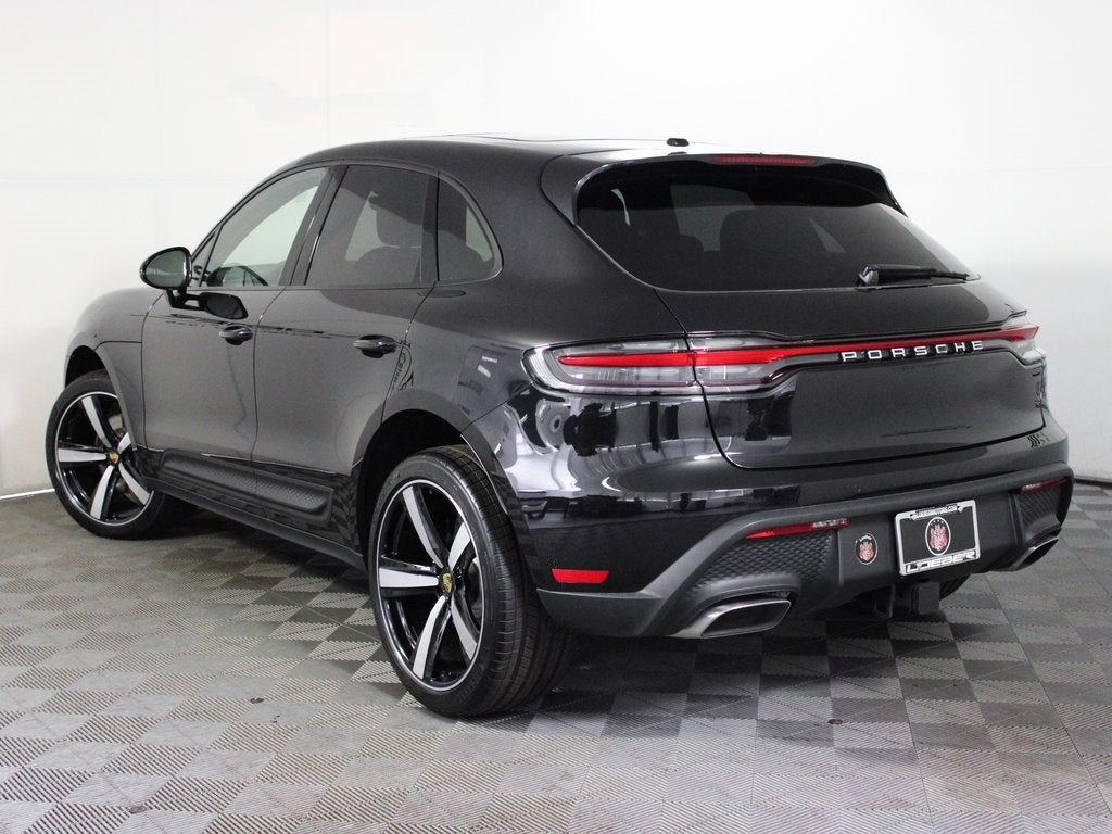 2025 Porsche Macan Base