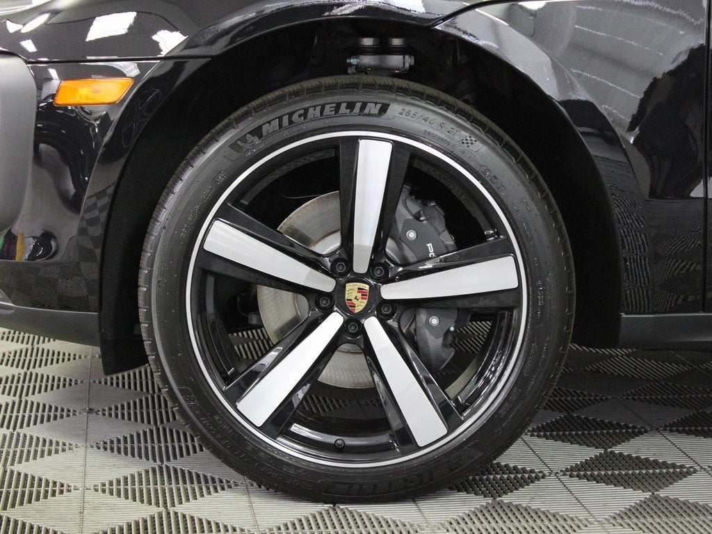 2025 Porsche Macan Base