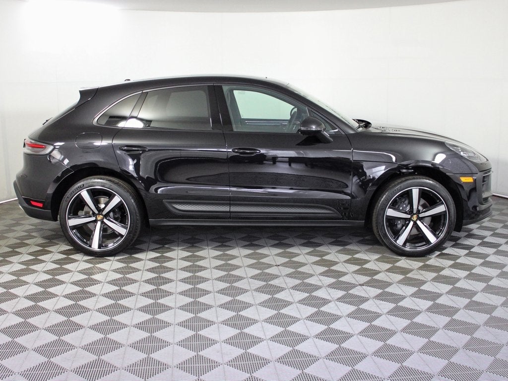 2025 Porsche Macan Base