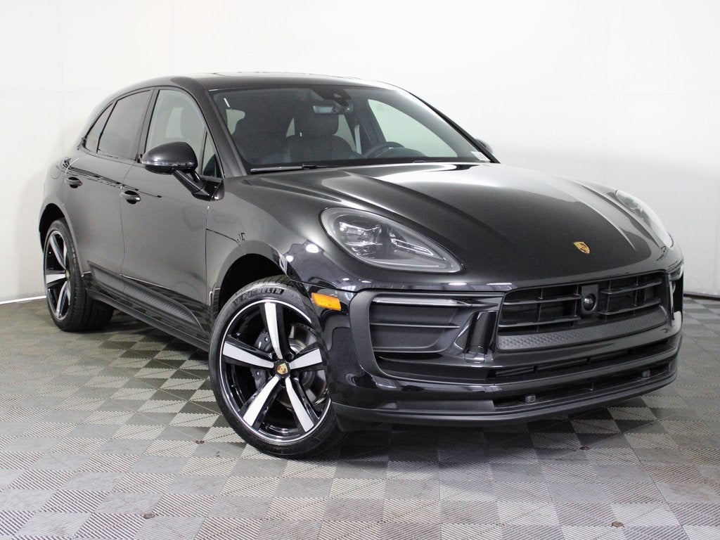 2025 Porsche Macan Base