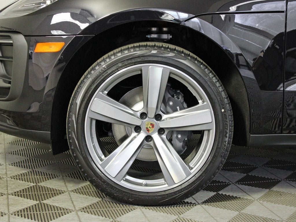 2025 Porsche Macan Base