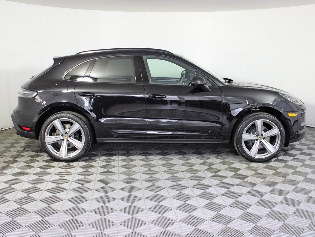 2025 Porsche Macan Base