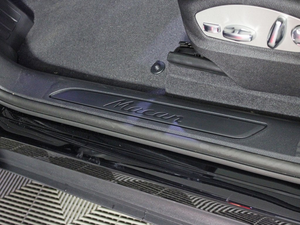 2025 Porsche Macan Base