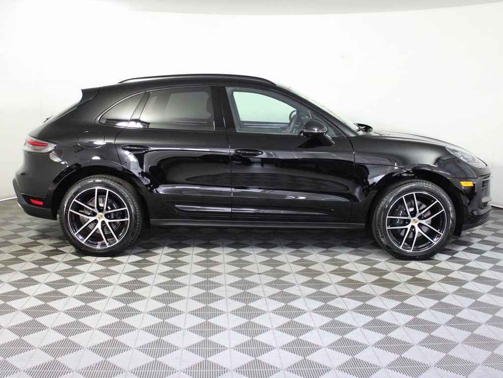2025 Porsche Macan Base
