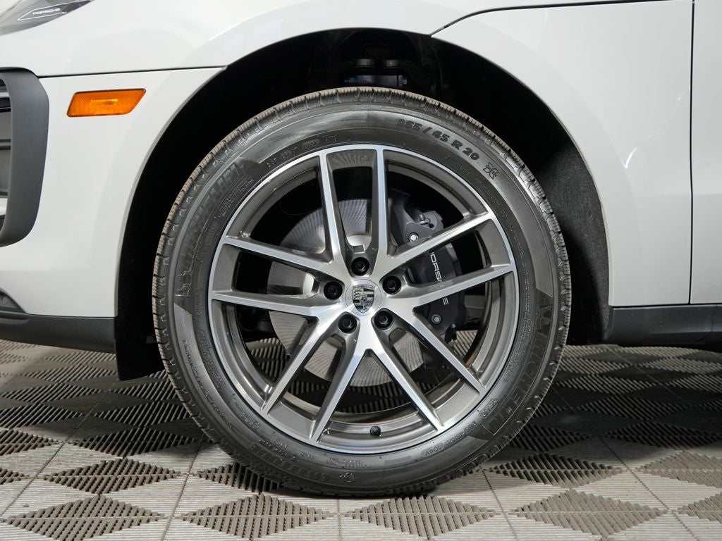 2026 Porsche Macan Base